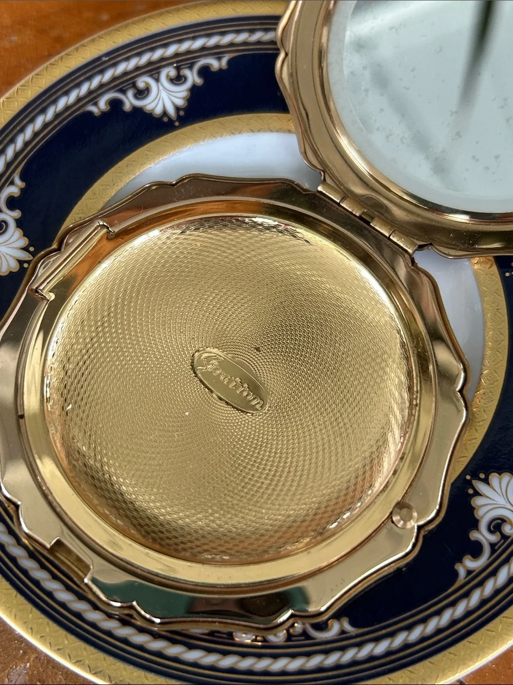 Vintage Stratton Green Floral Bouquet Enamel Powder Compact